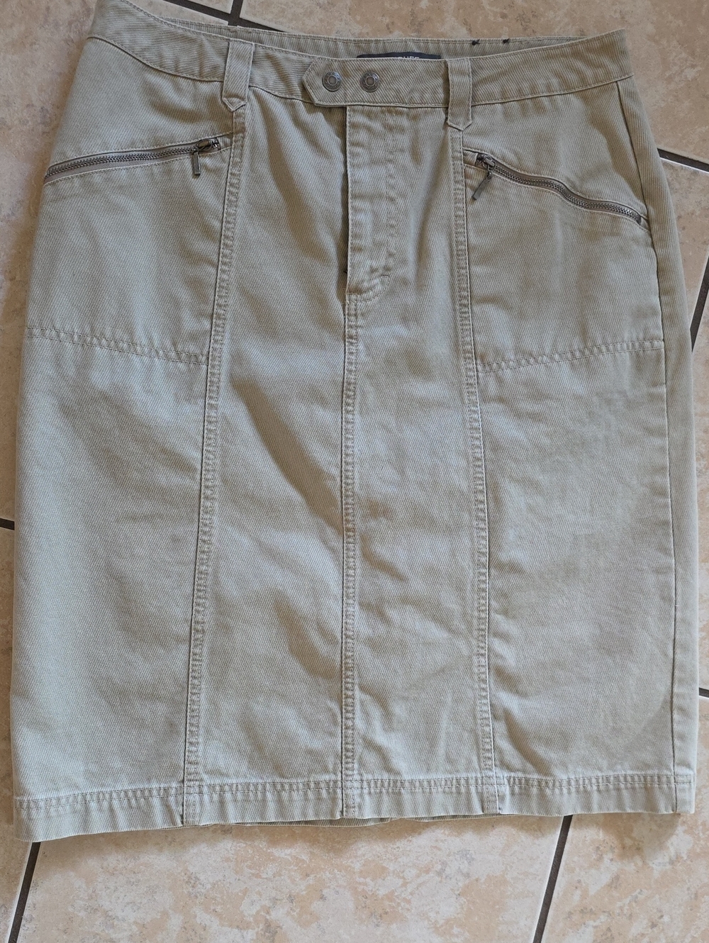 French Cuff Khaki Pencil Skirt with Zip Pocket Details
